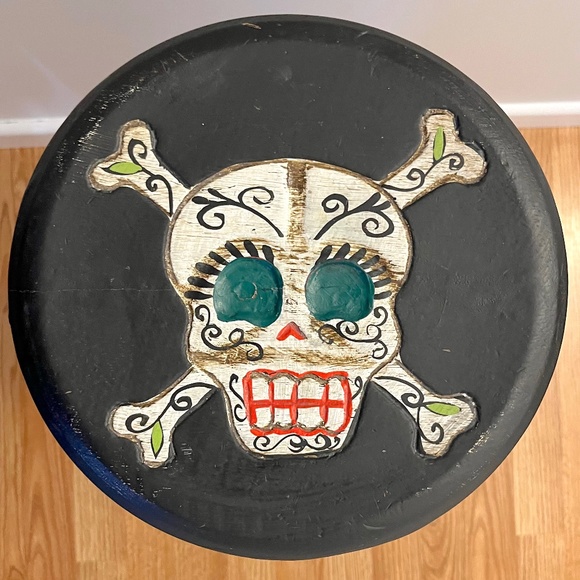 Handcrafted Indonesian Skull Pedestal Table - Picture 3 of 17